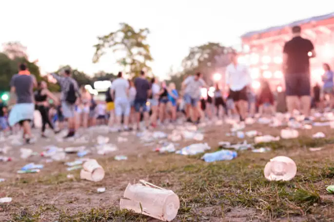 Zimmer geschmückt für eine Party